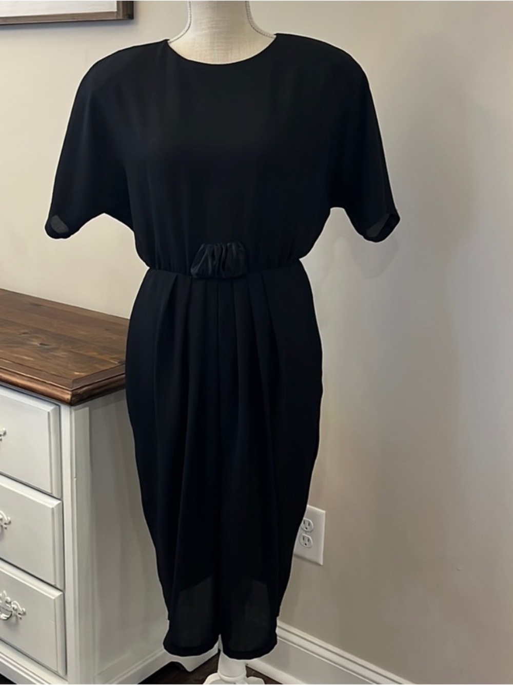 Classic Vintage Lady Carol Petites Black Midi Dress with Cinched Waist